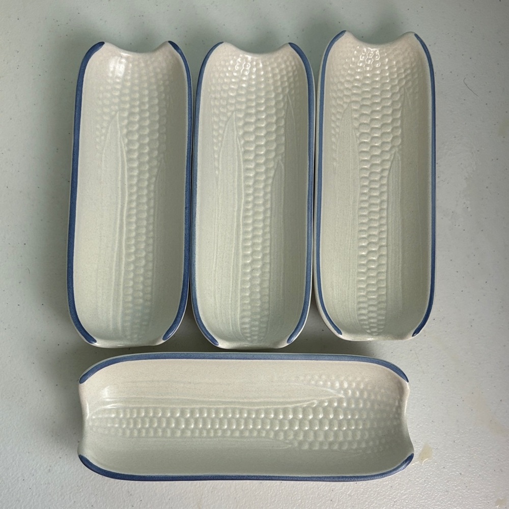 Set of 4 Pfaltzgraff Yorktowne Corn on The Cob Dishes with Classic Blue Band